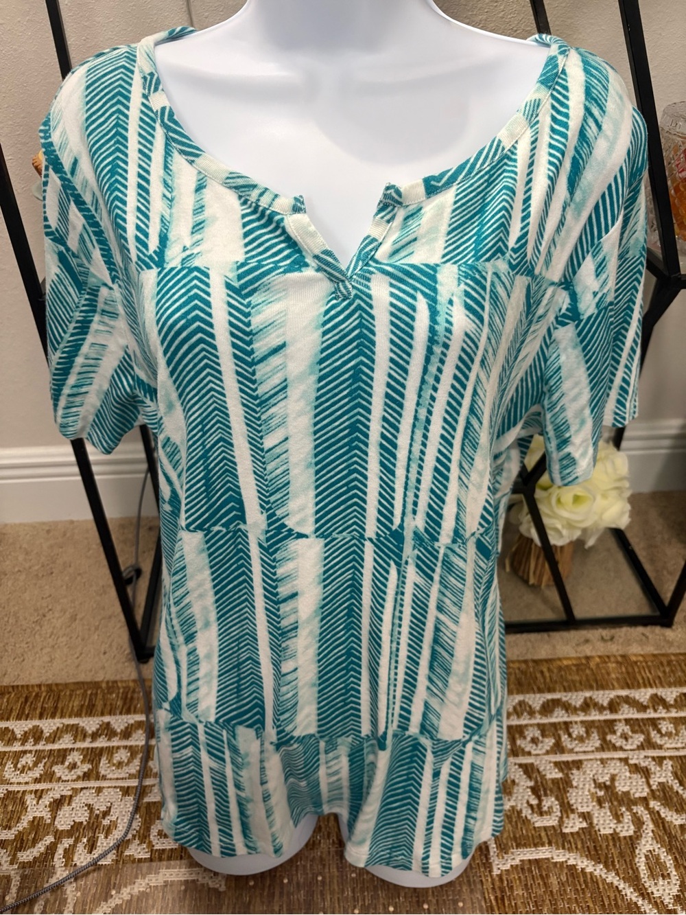 Chico's womens plus 3-XL-16 short sleeve v-neck teal white geometric print top